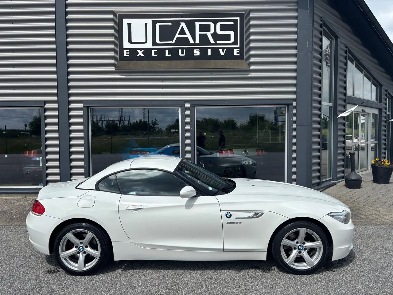 Vehicle image 7