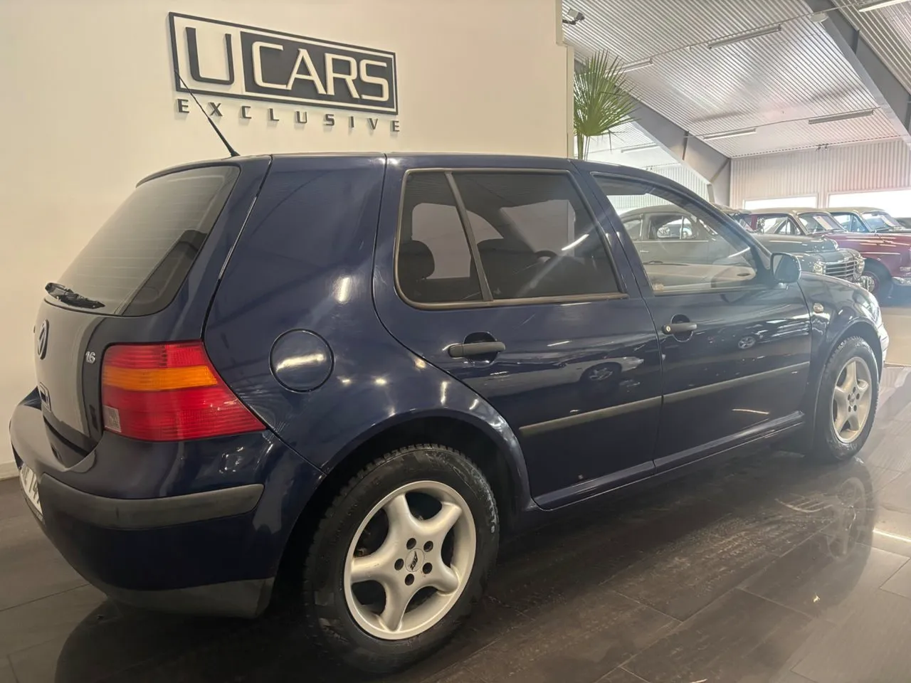 Vehicle image 4