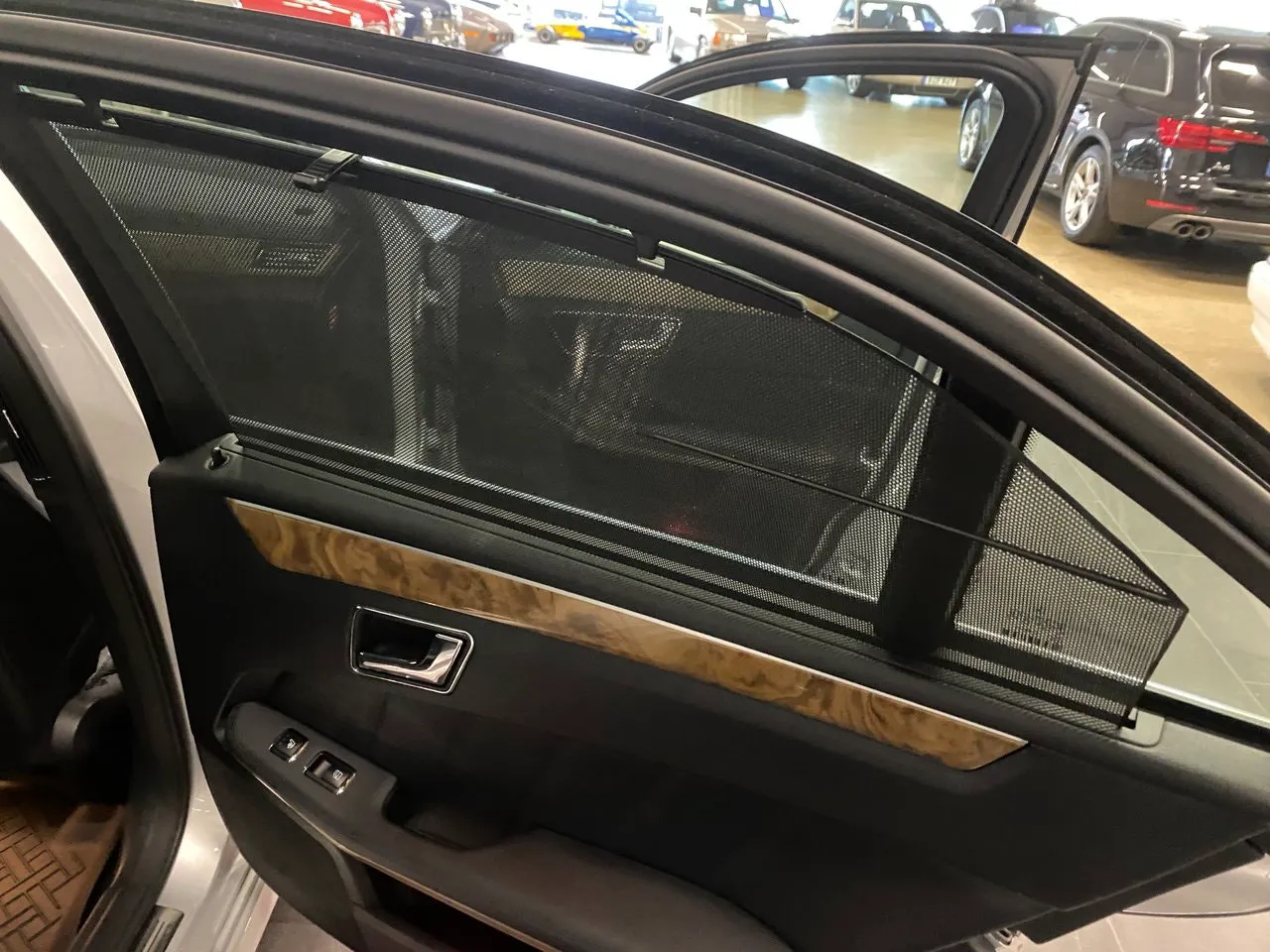 Vehicle image 32