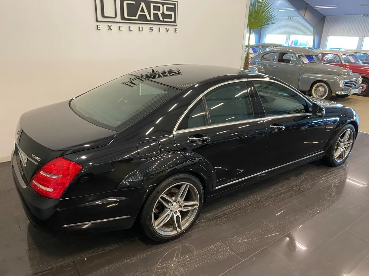 Vehicle image 5