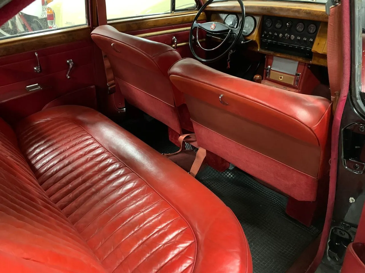 Vehicle image 18