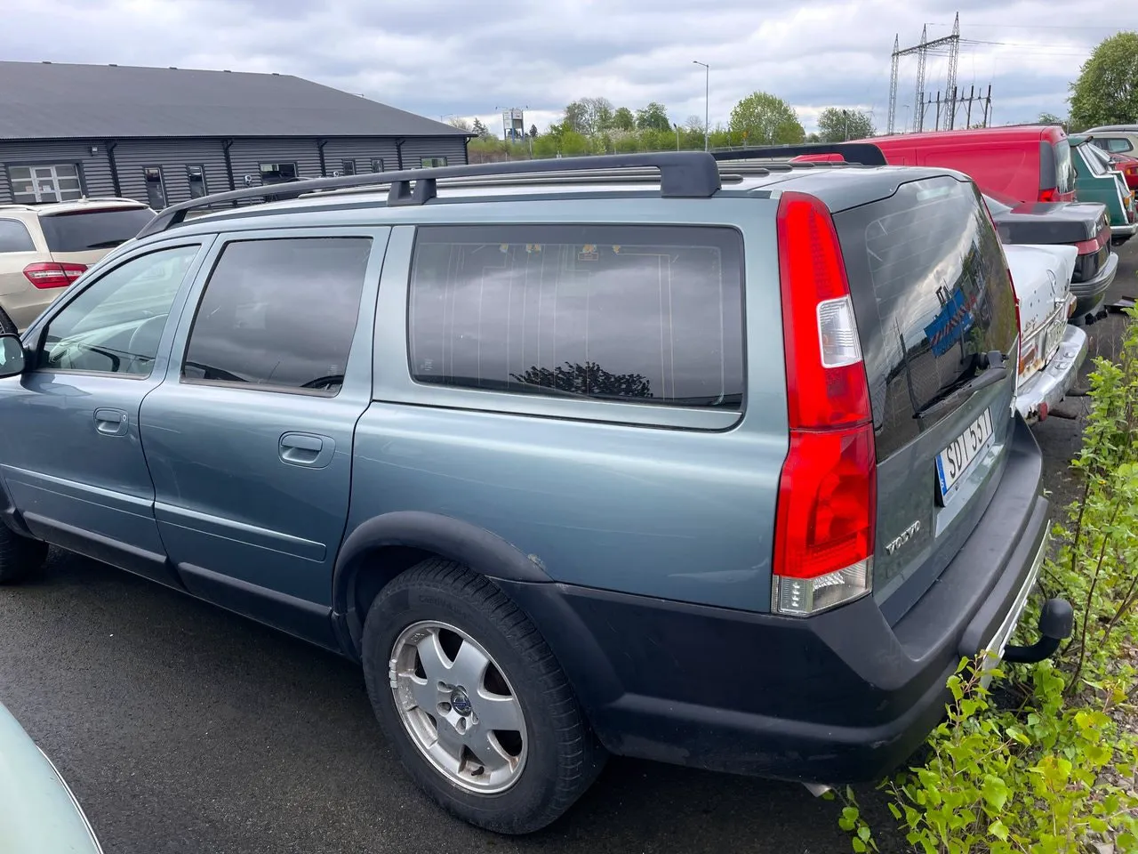 Vehicle image 4