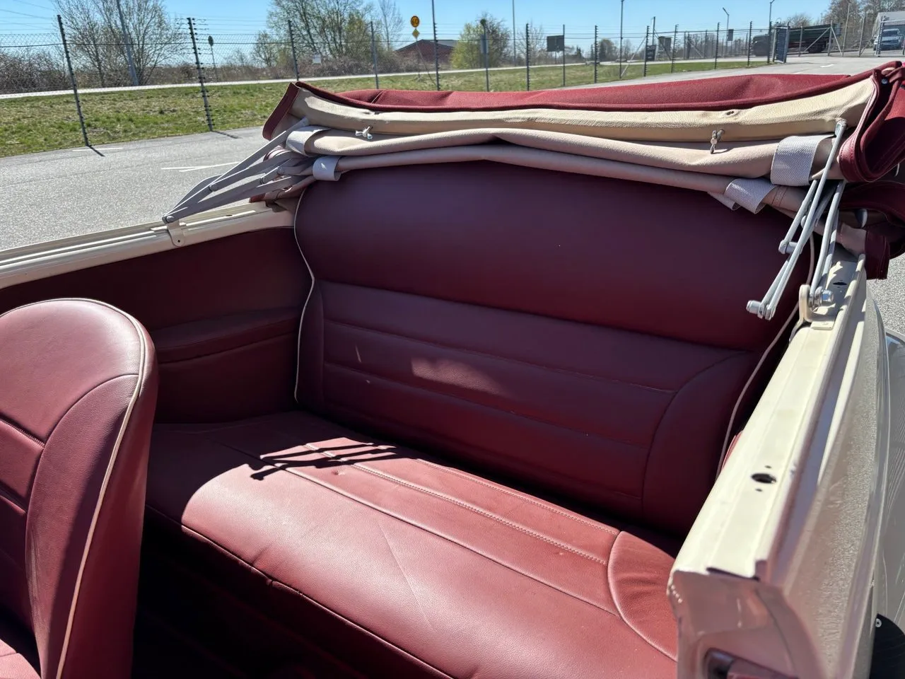 Vehicle image 14