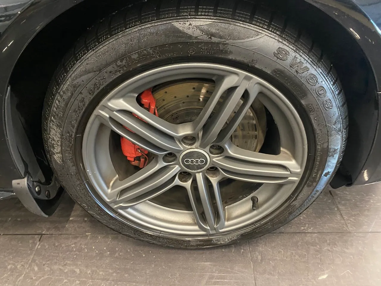 Vehicle image 16