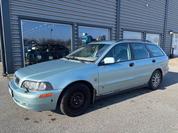 Volvo V40 2.0T Dragkrok / Alu Fälgar - 2004