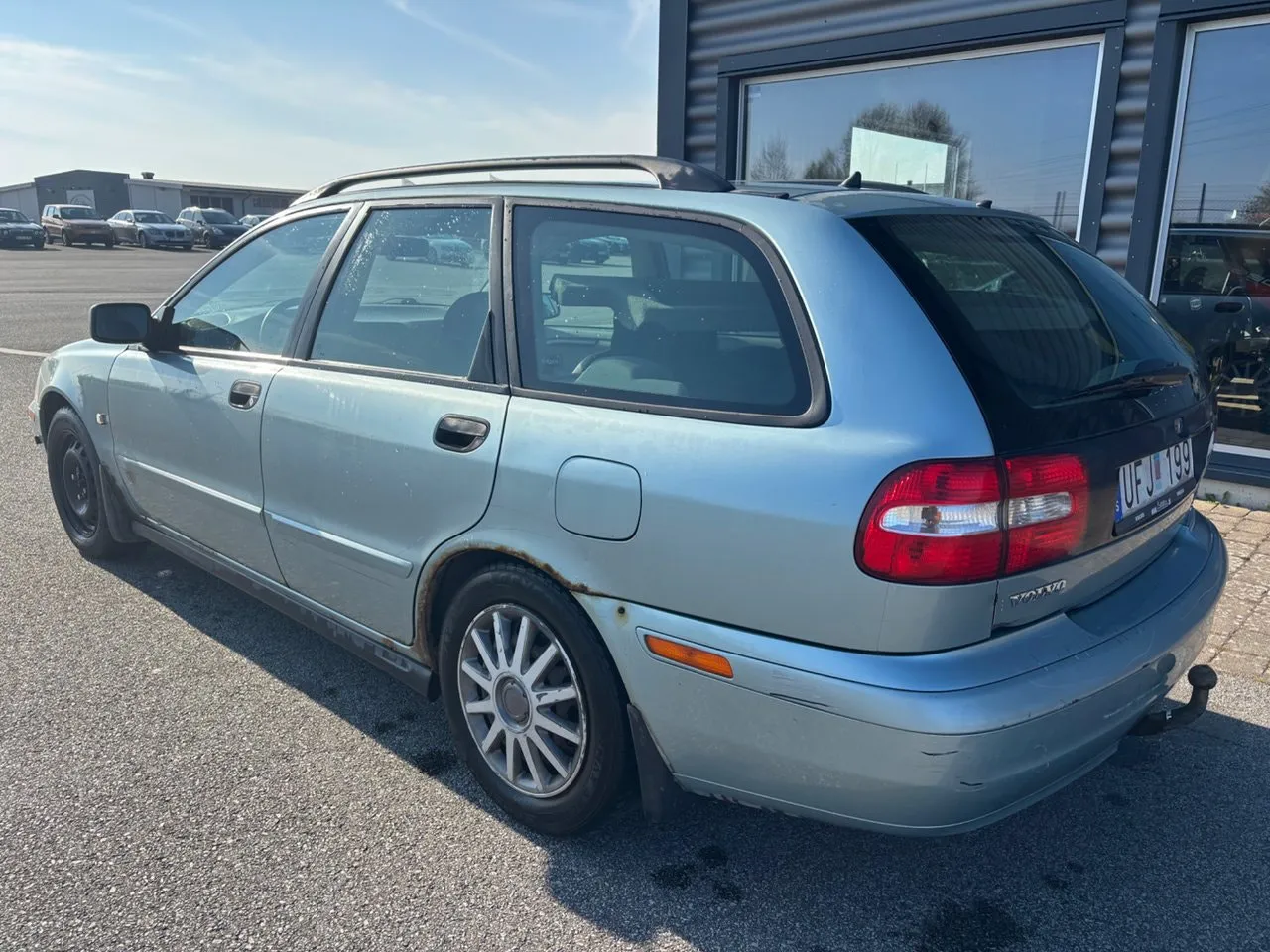 Vehicle image 4