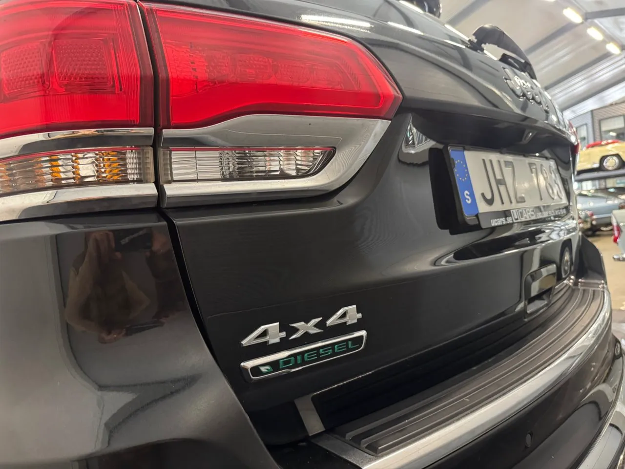 Vehicle image 12