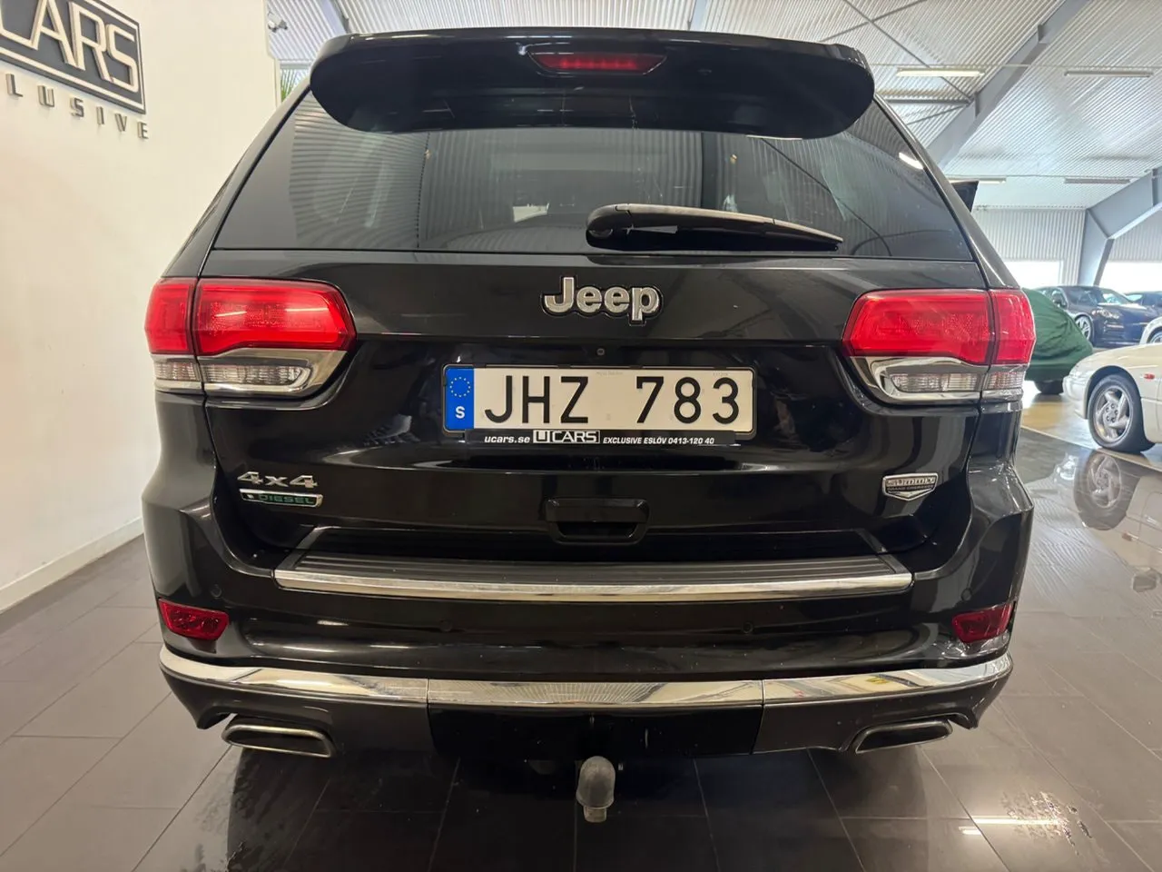 Vehicle image 14