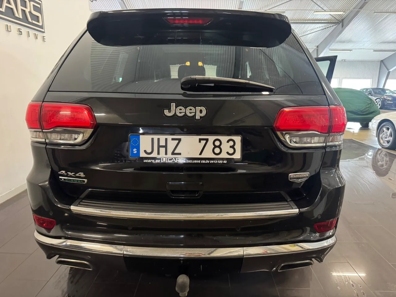 Vehicle image 16