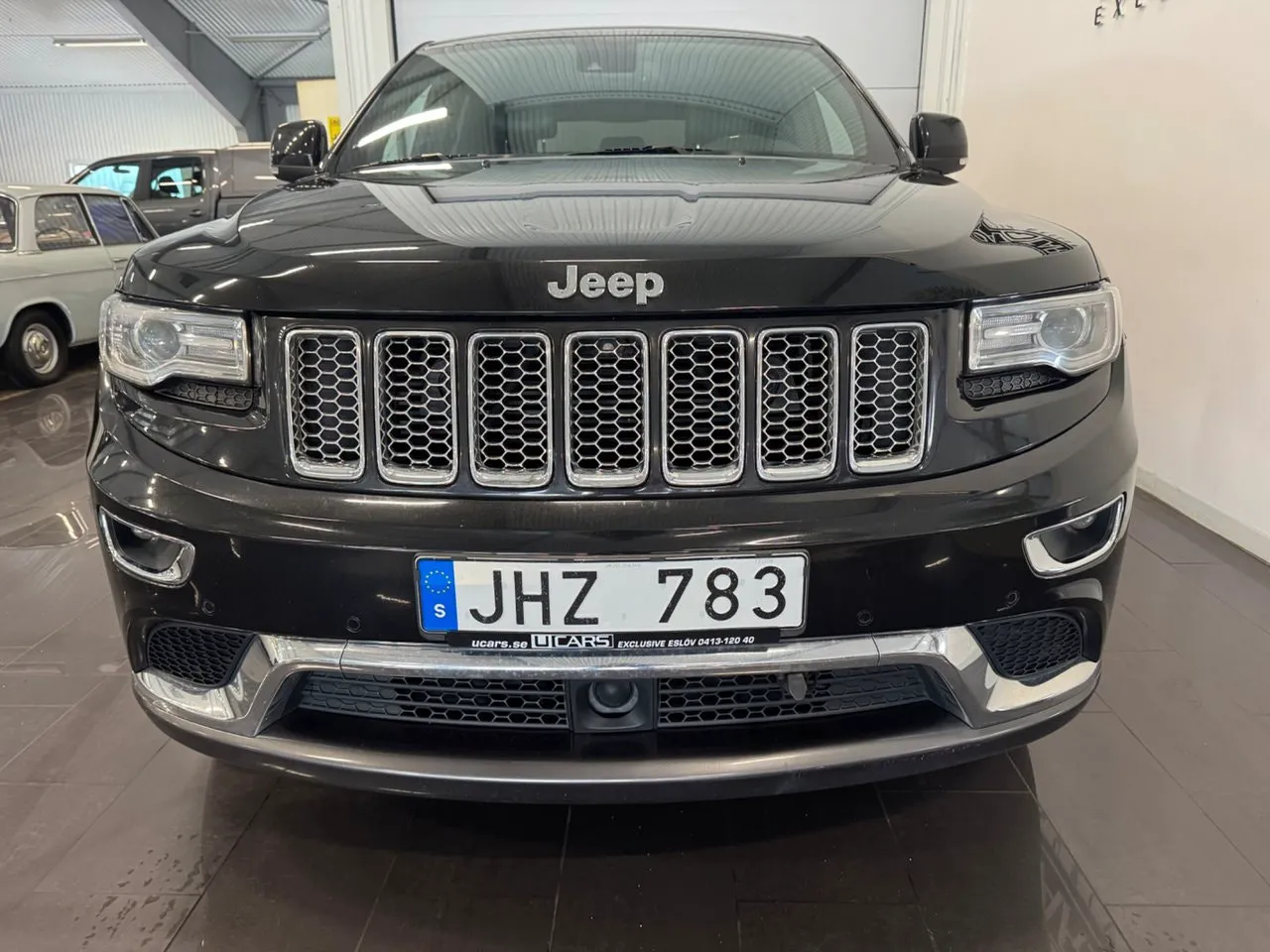 Vehicle image 4