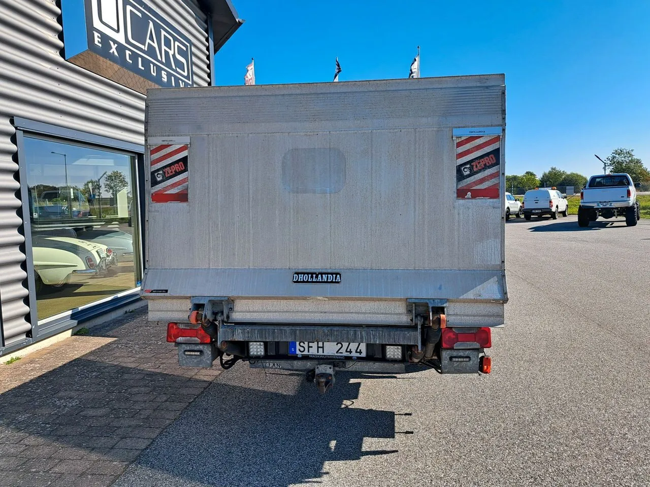 Vehicle image 4