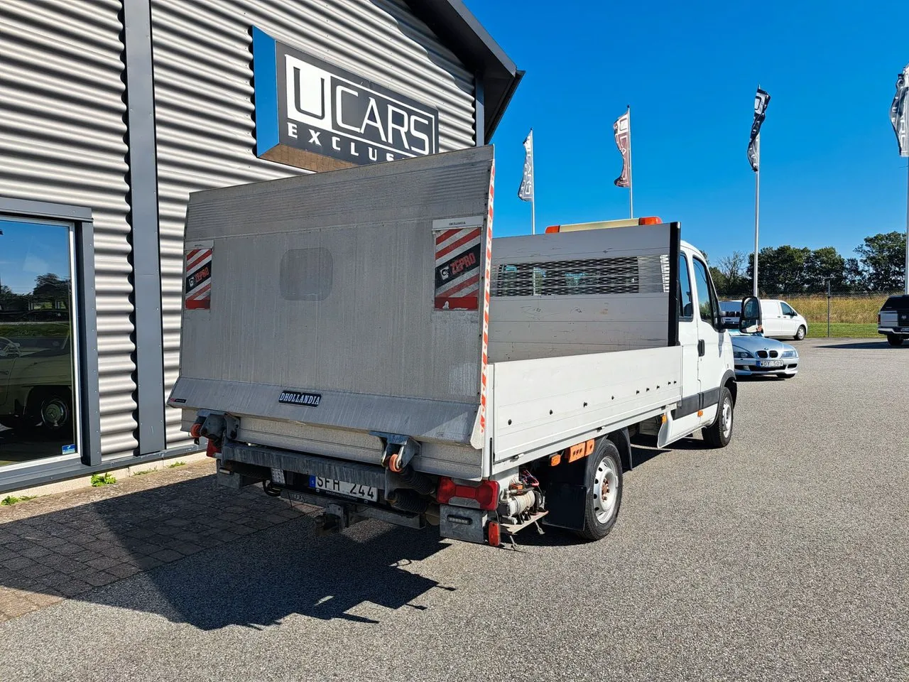 Vehicle image 3