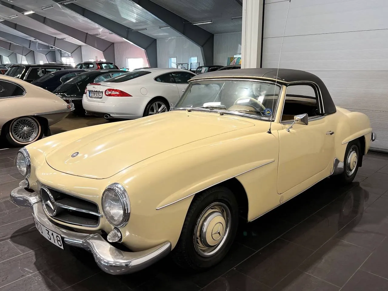 Vehicle image 4