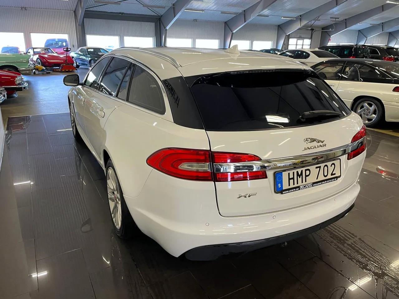 Vehicle image 5