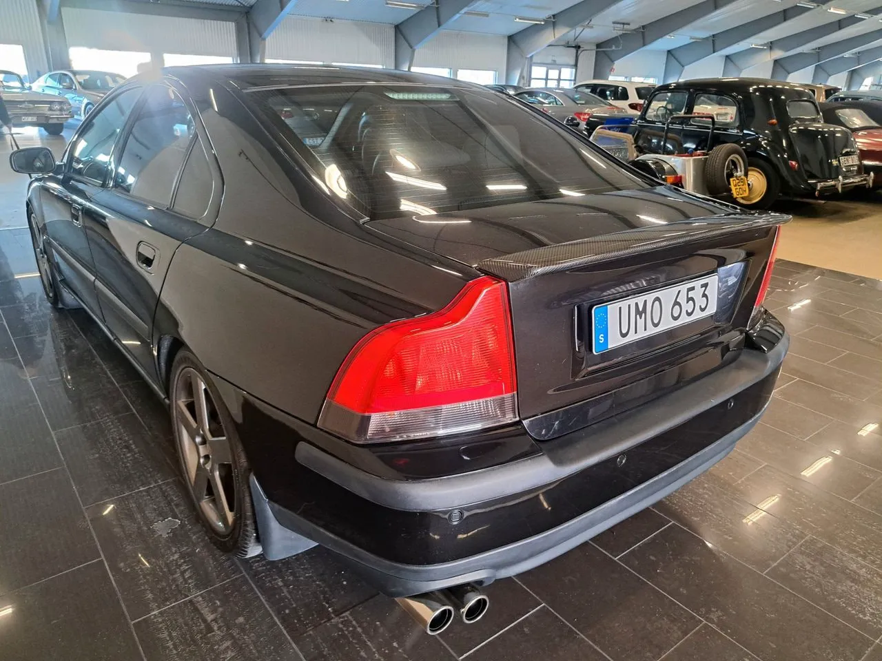 Vehicle image 4