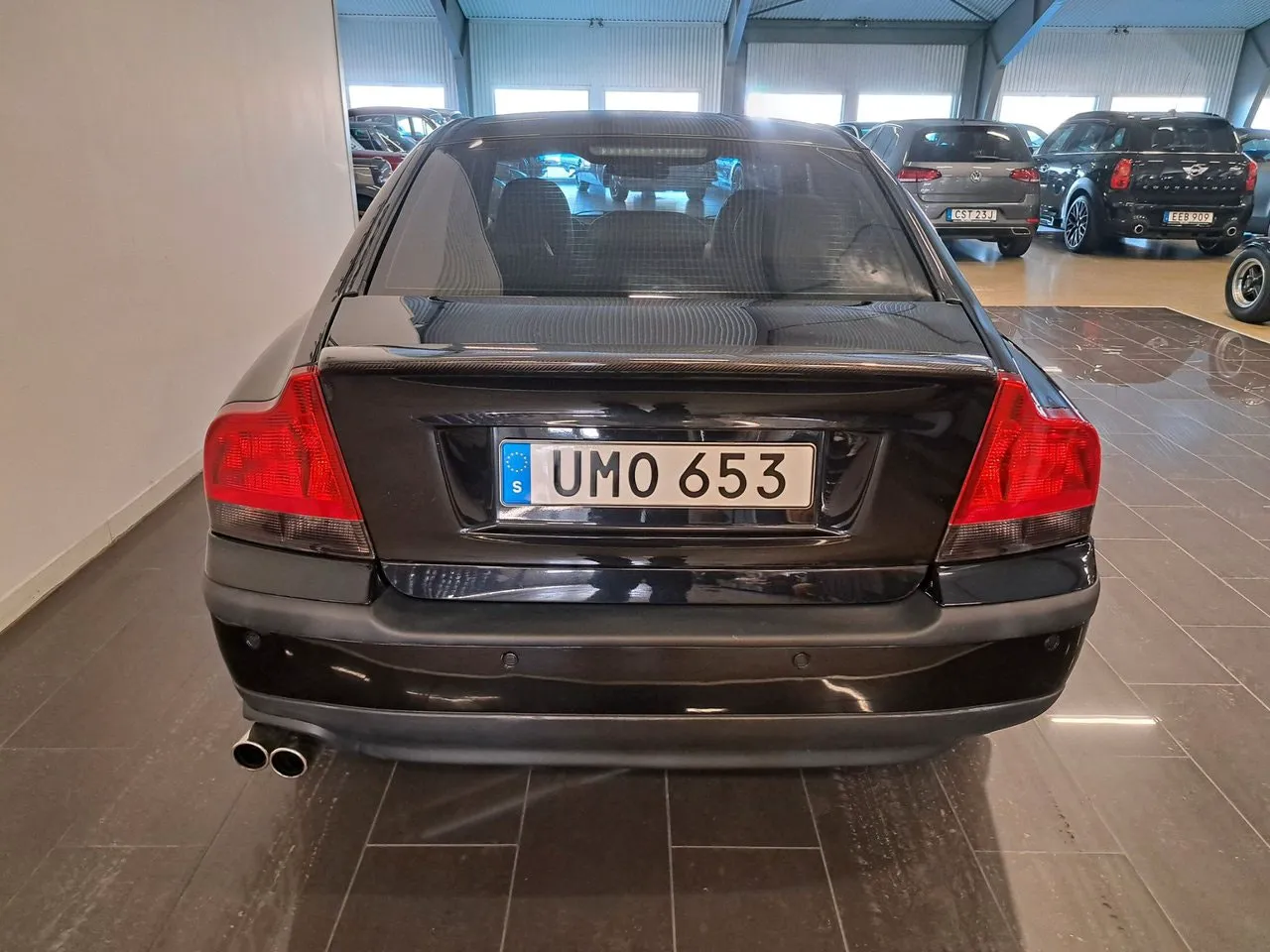 Vehicle image 6