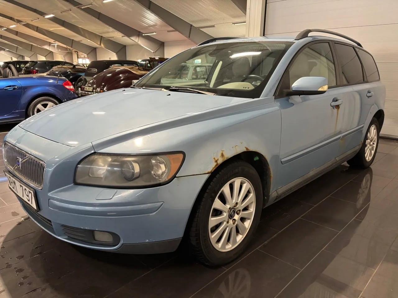 Vehicle image 4
