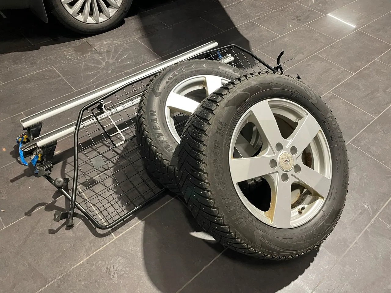 Vehicle image 12