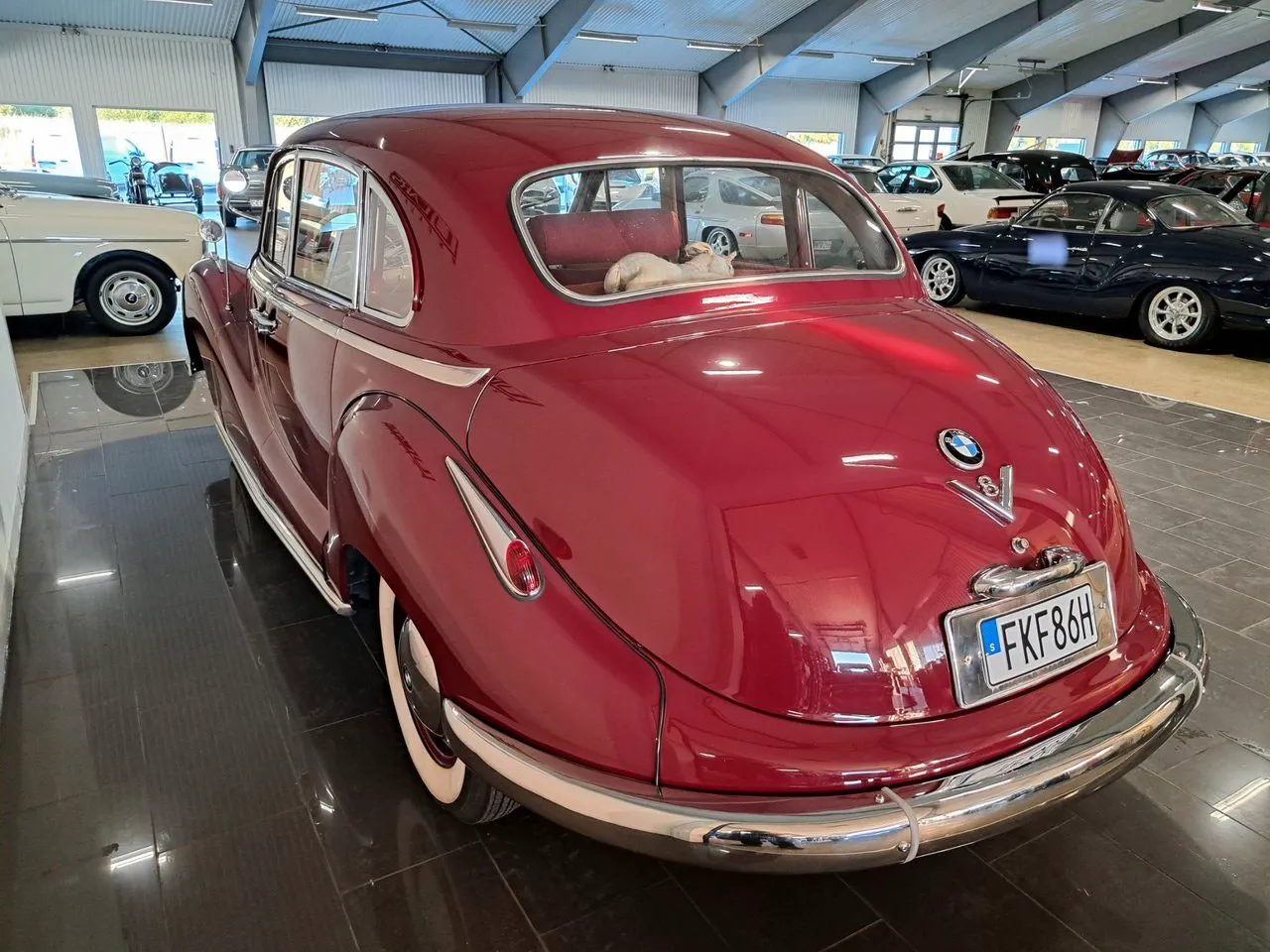 Vehicle image 9