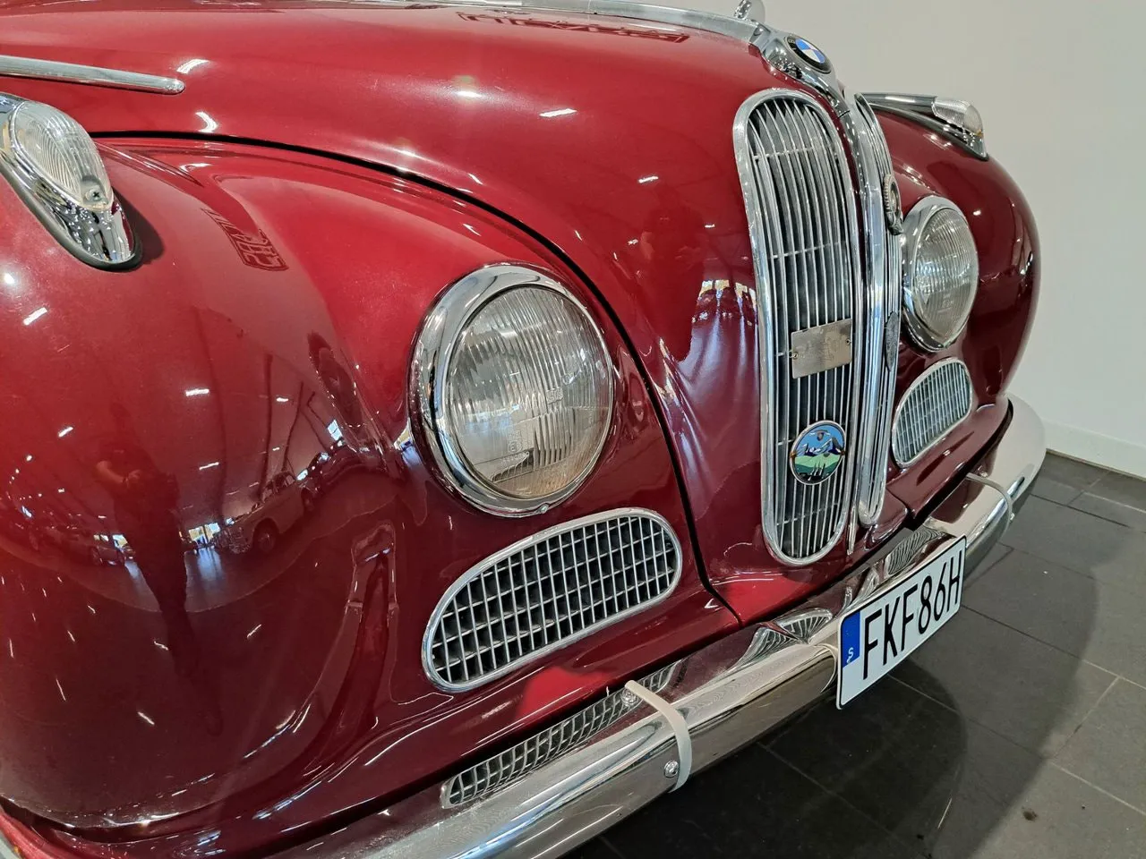 Vehicle image 6