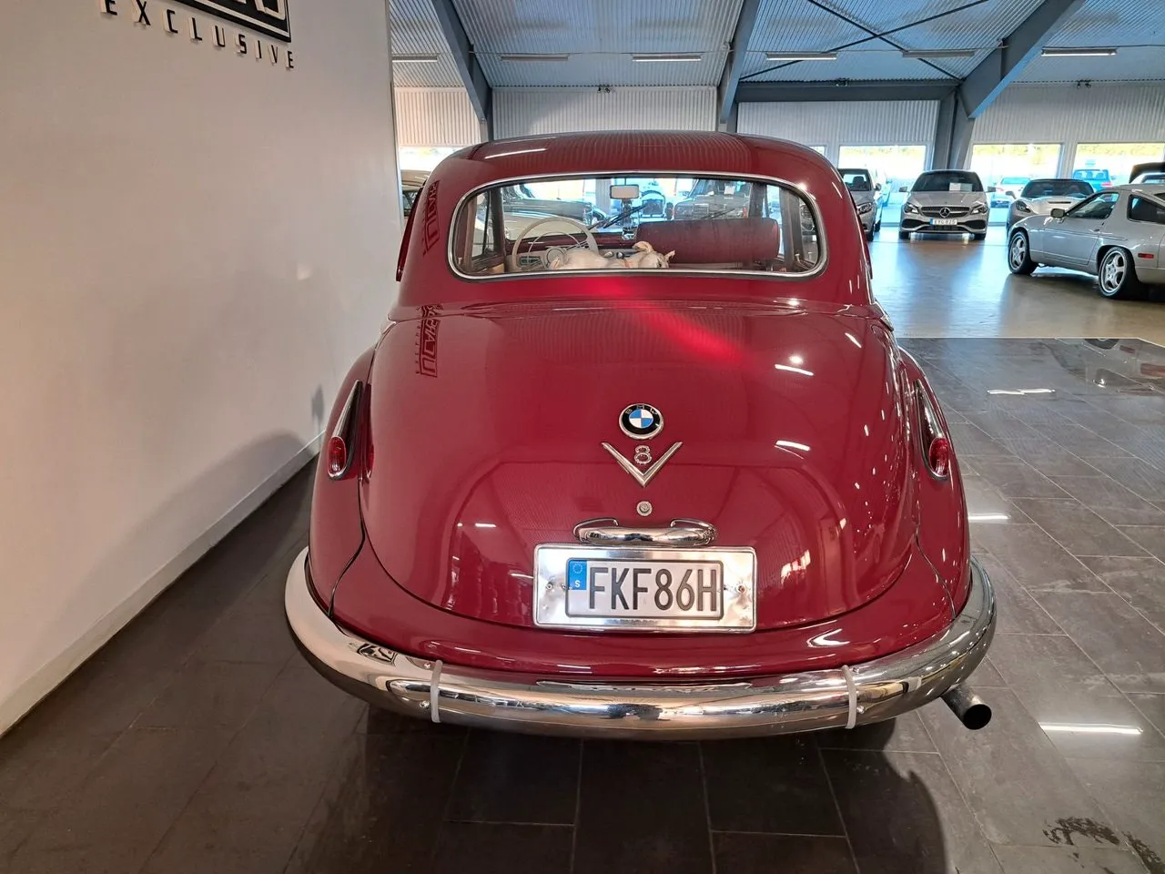 Vehicle image 10
