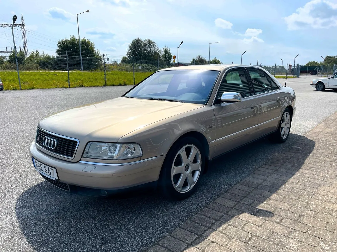 Vehicle image 6