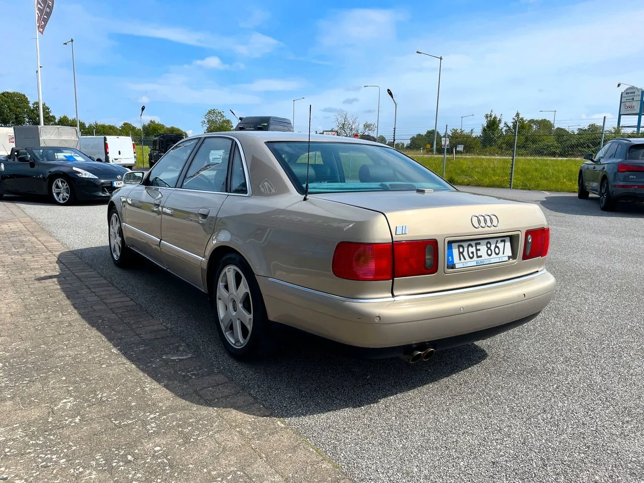 Vehicle image 5