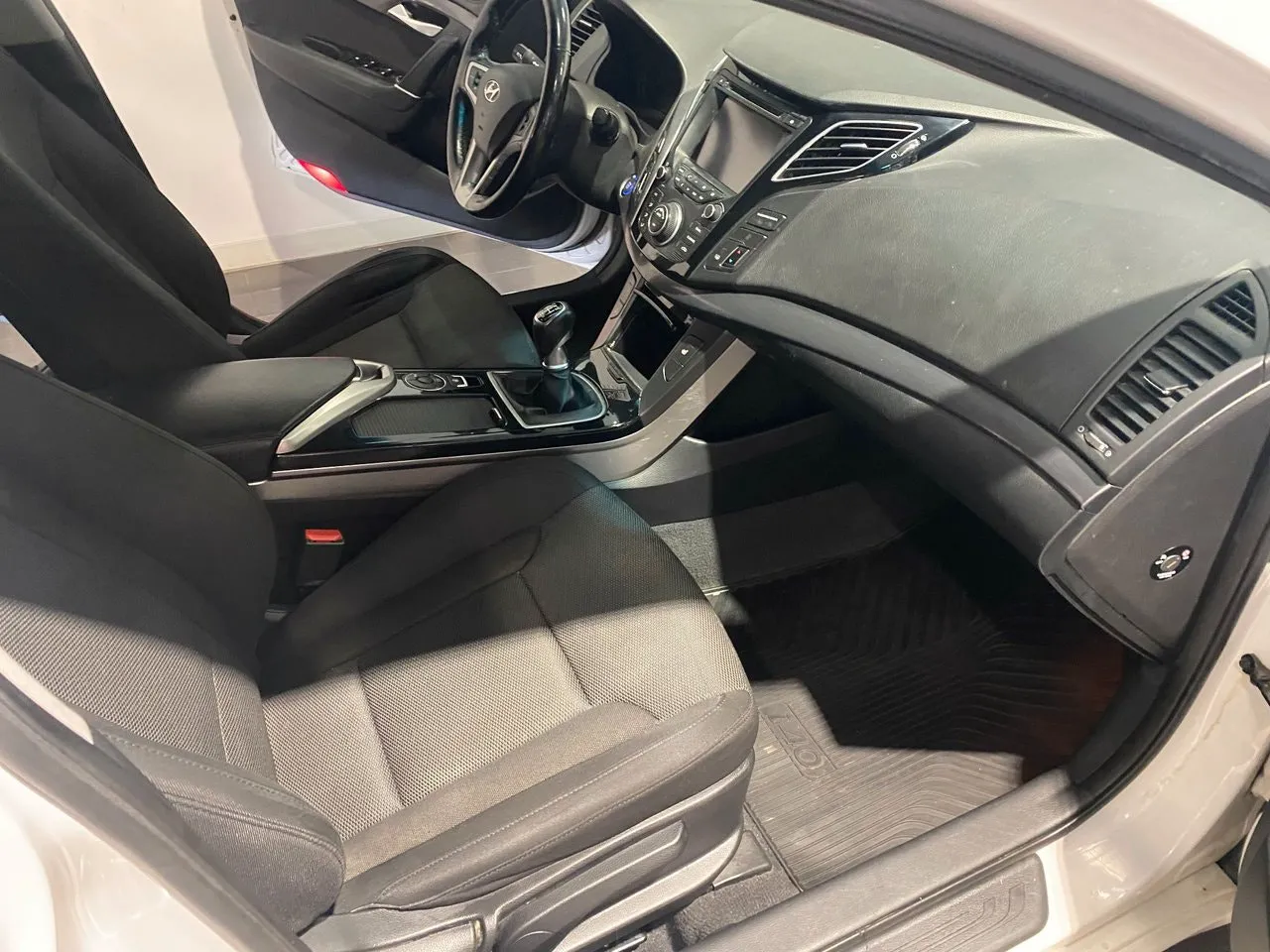 Vehicle image 14