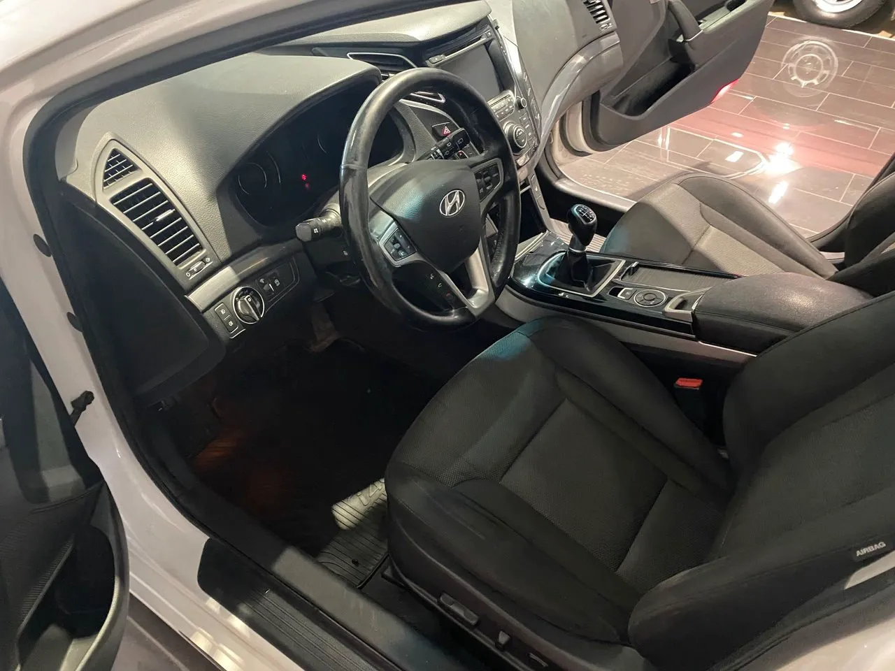 Vehicle image 11