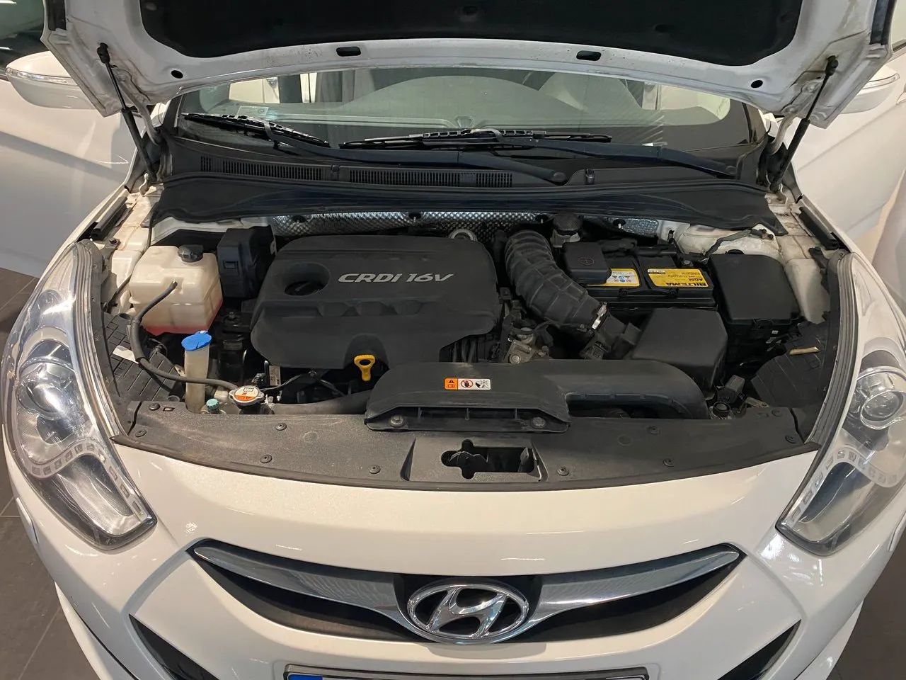 Vehicle image 10