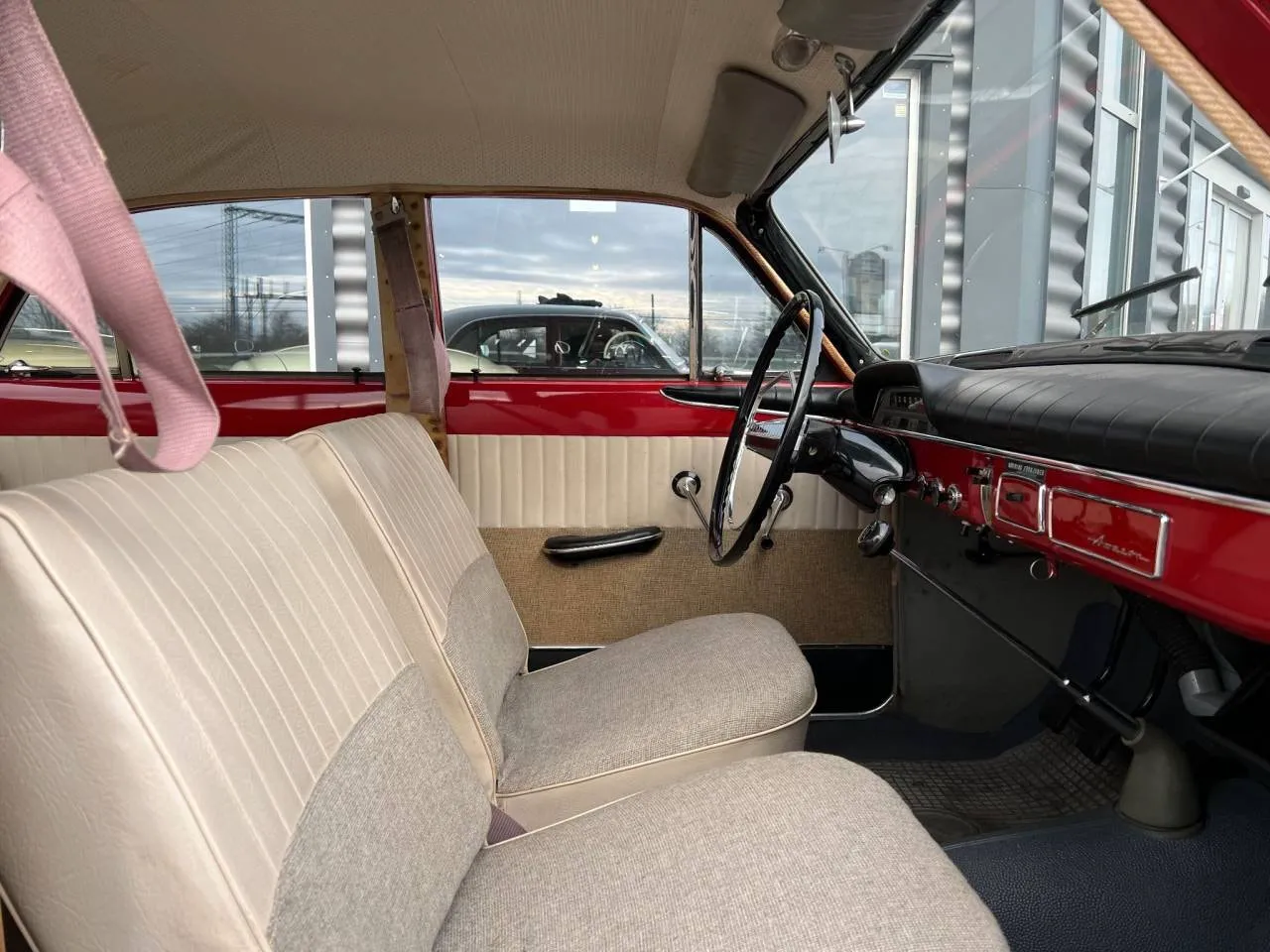 Vehicle image 6