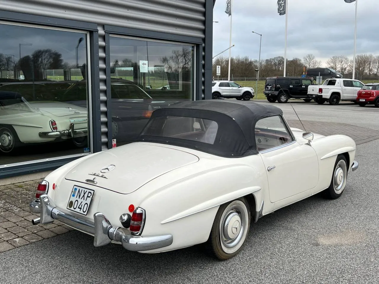 Vehicle image 3