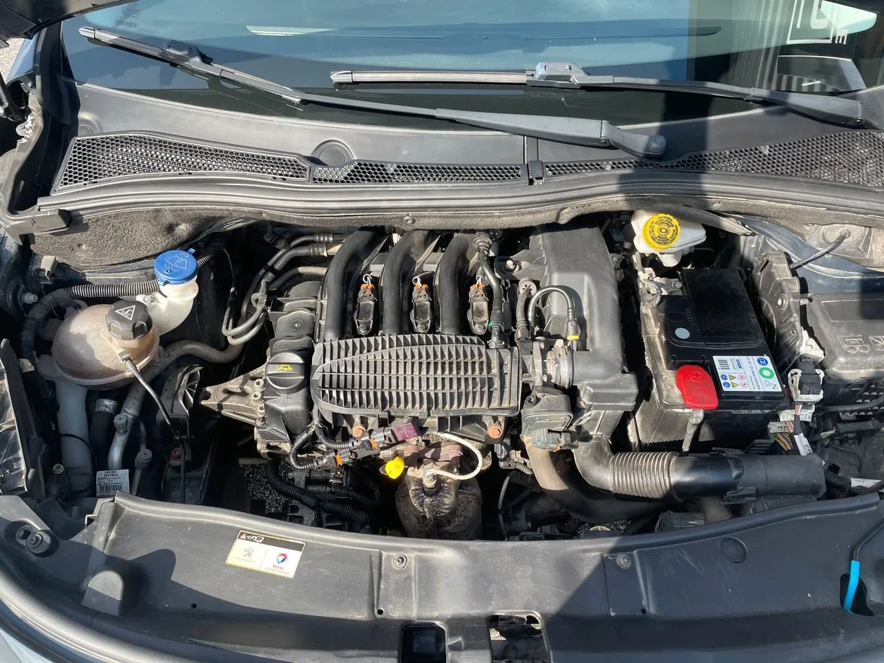Vehicle image 15