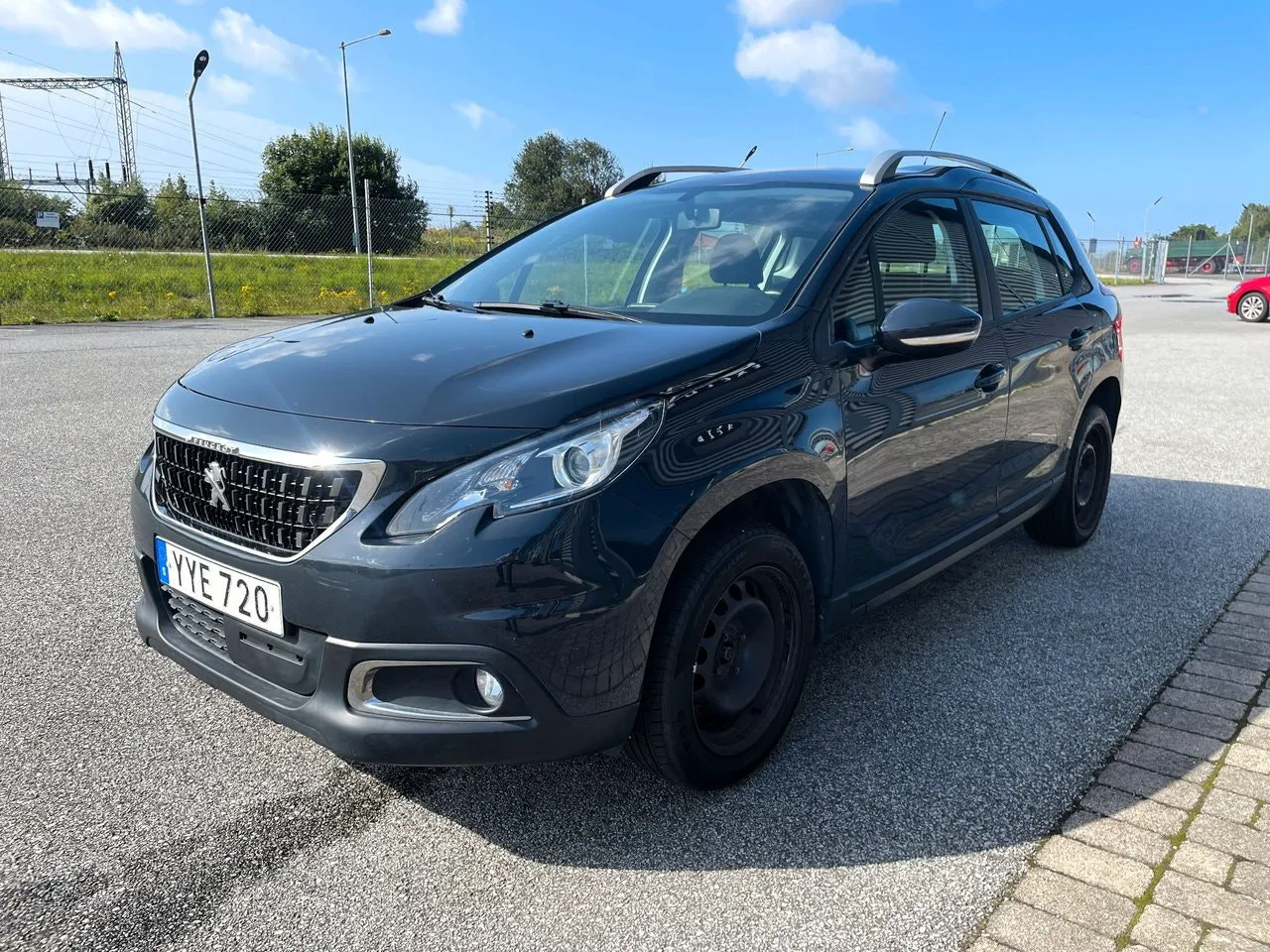 Vehicle image 6