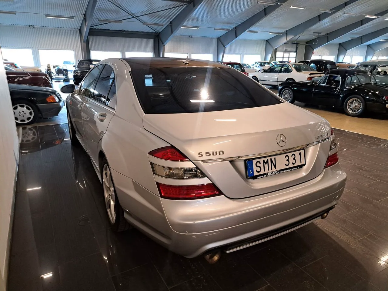 Vehicle image 7