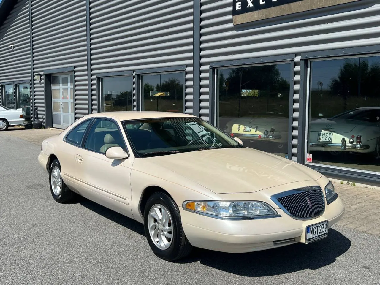 Vehicle image 1