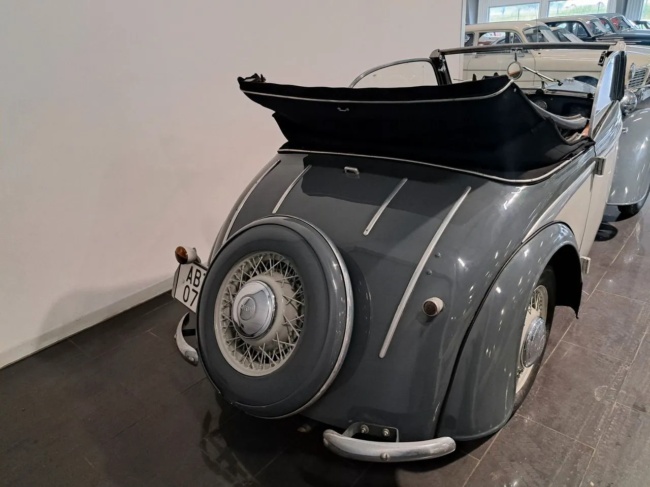 Vehicle image 5