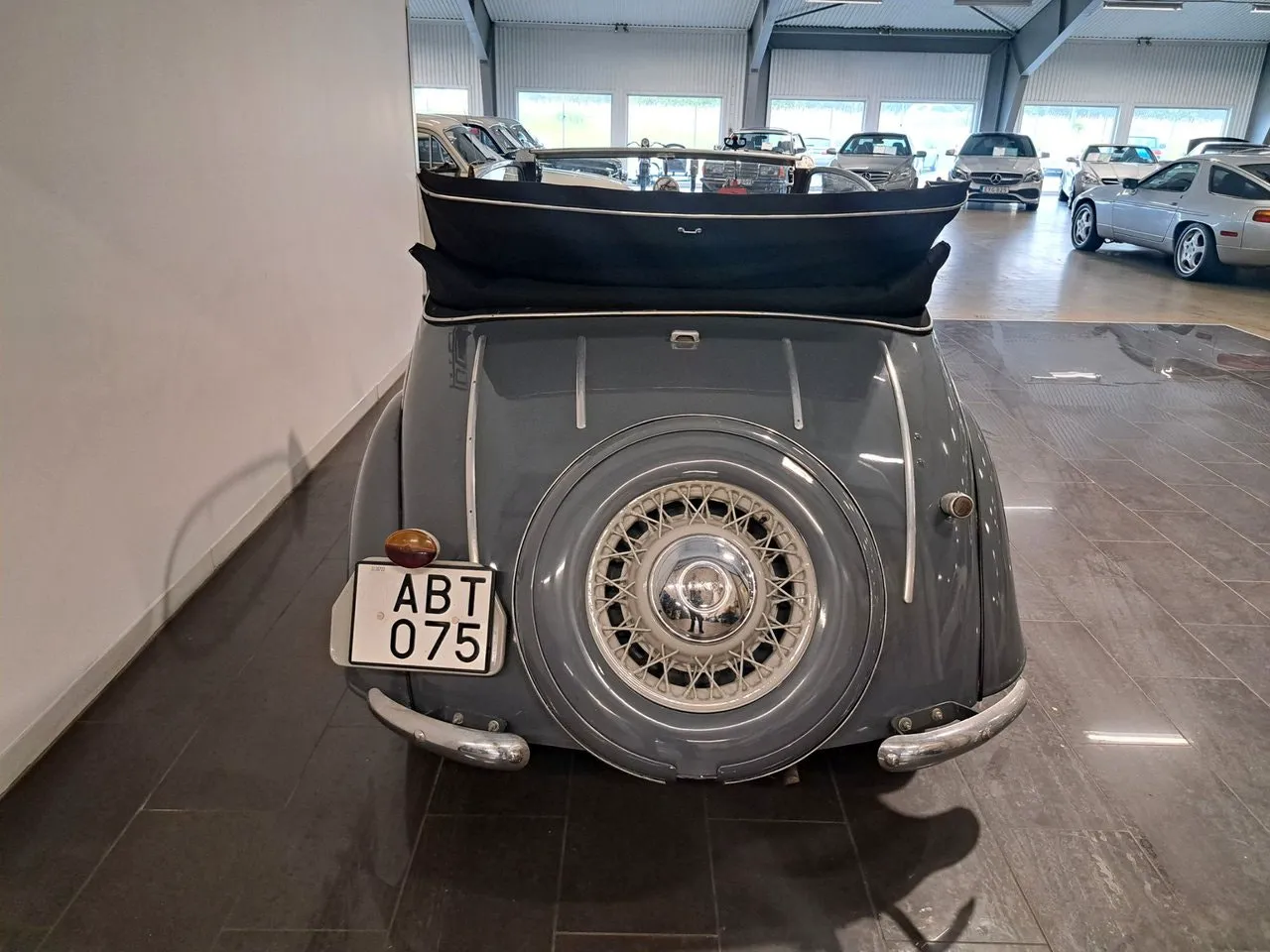 Vehicle image 6