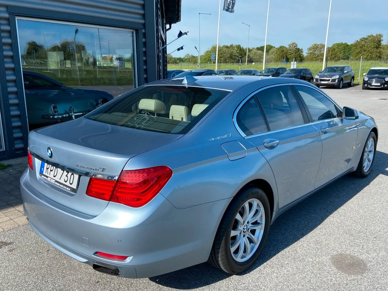 Vehicle image 3