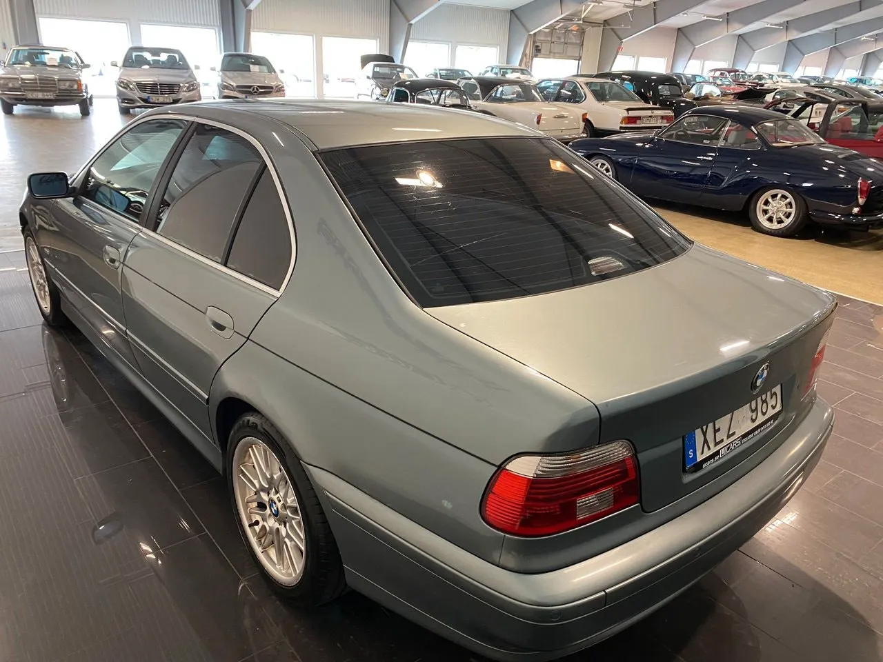 Vehicle image 5