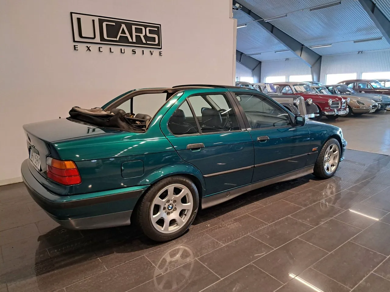 Vehicle image 4
