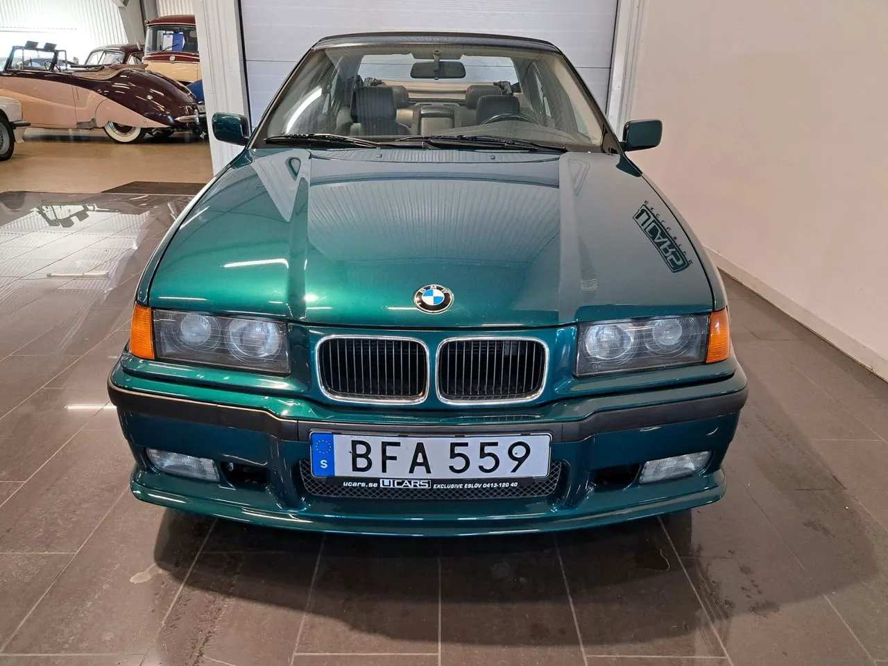 Vehicle image 6