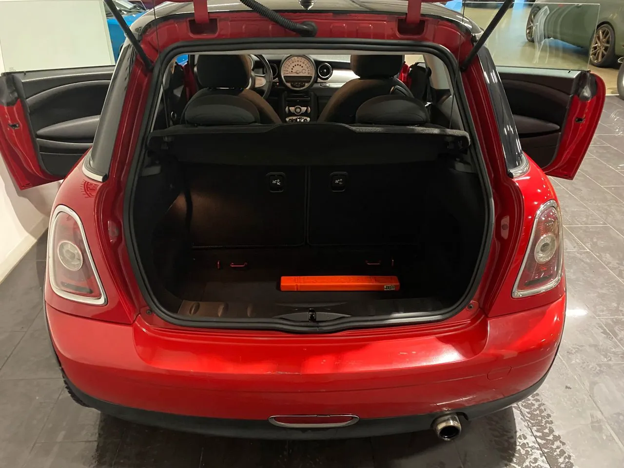 Vehicle image 7