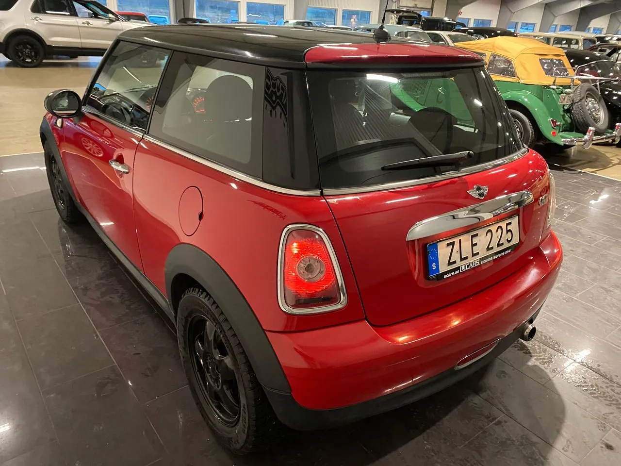 Vehicle image 3