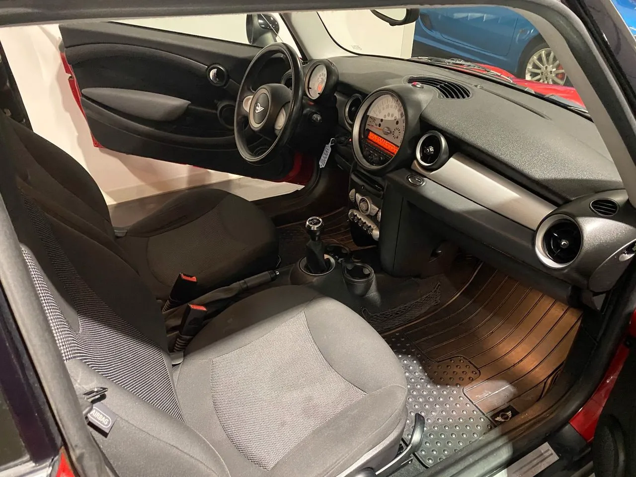 Vehicle image 9