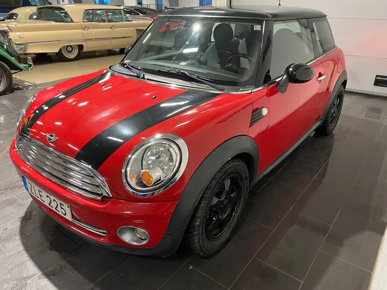 Vehicle image 4
