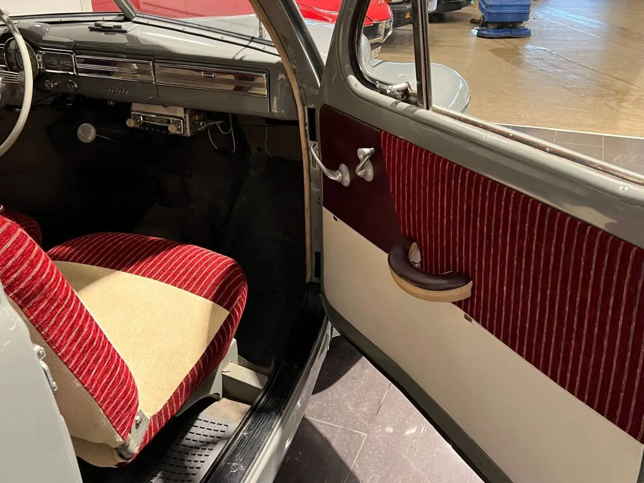 Vehicle image 6
