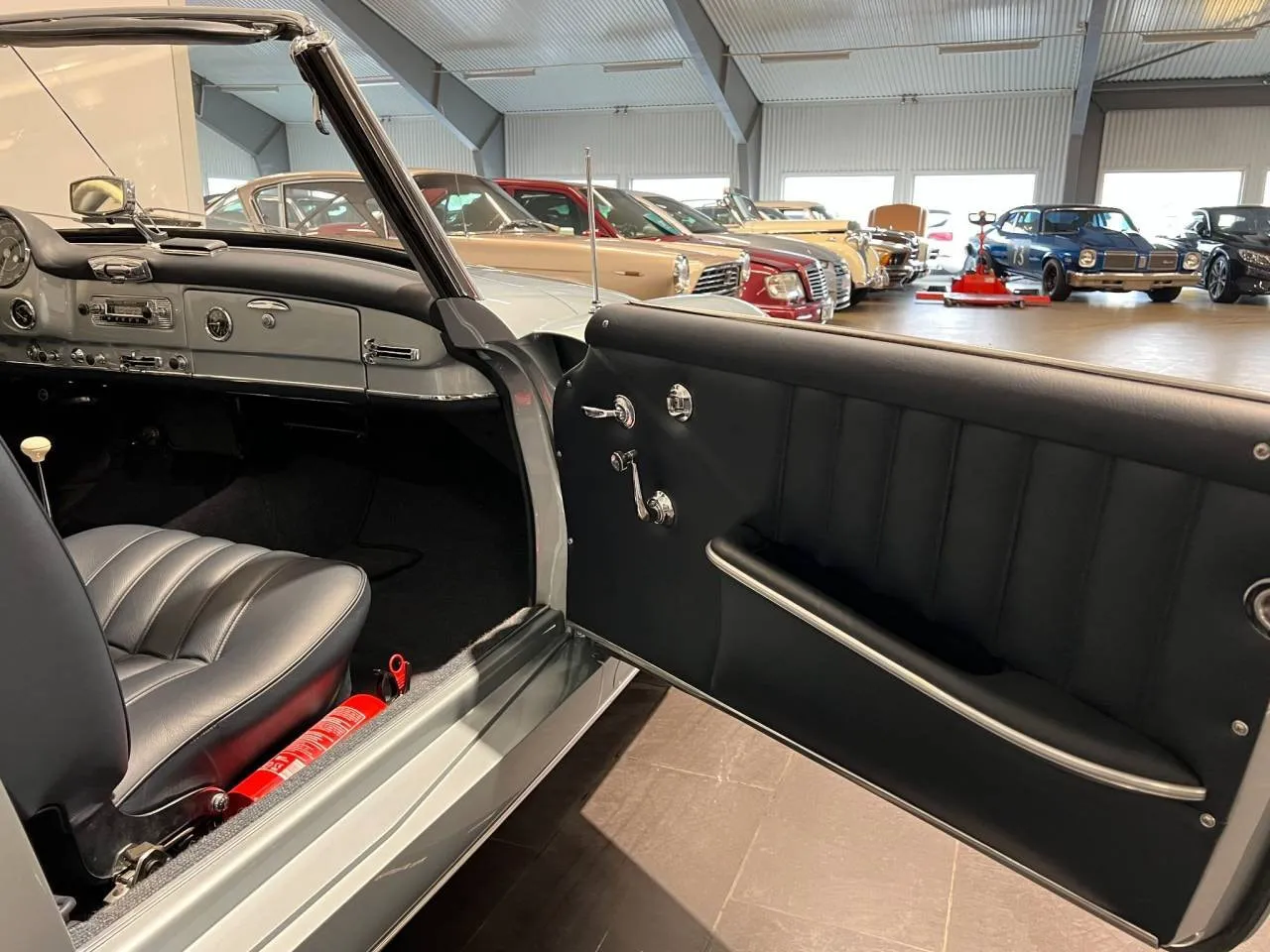 Vehicle image 10