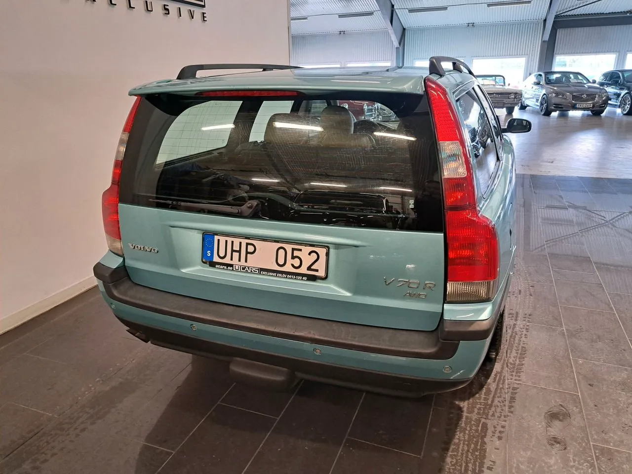 Vehicle image 5