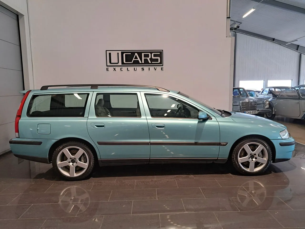 Vehicle image 4